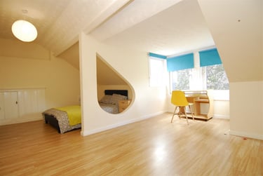 3 bed flat, Alexandra Road, Mutley, Plymouth, PL47EF - Image 3